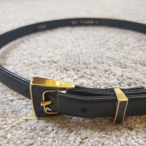 St. John Black Leather Belt with Gold Hardware – OS